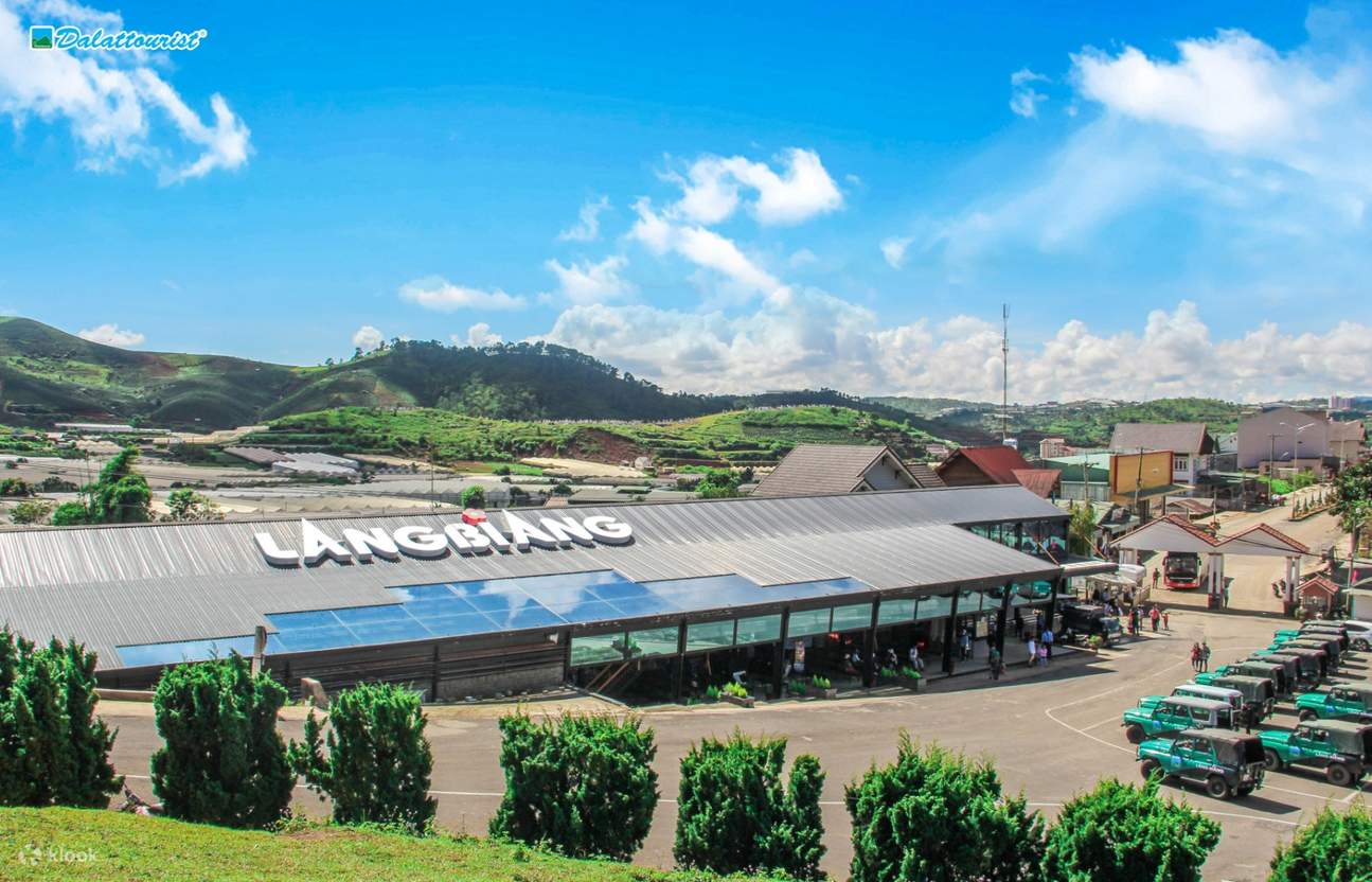 チケットブースで簡単に引き換えて、ジープに乗り込みましょう！